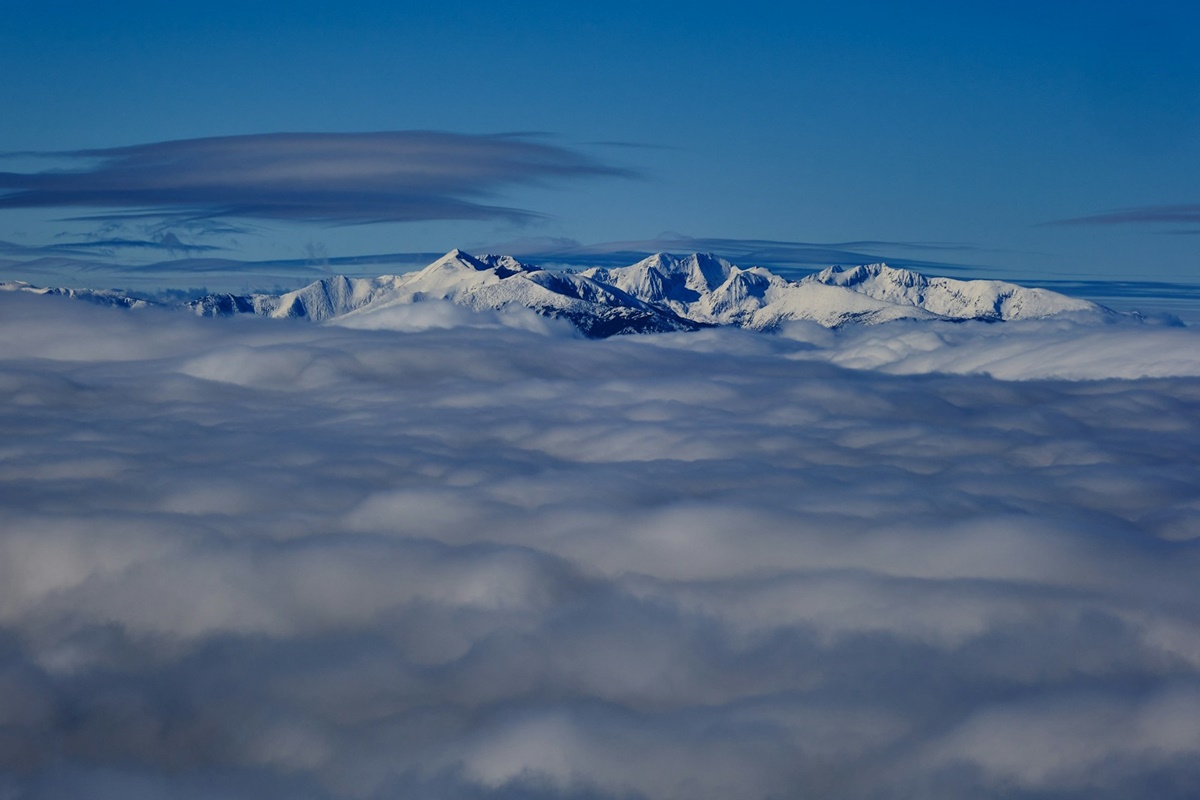 Ianuarie 2024 | Deasupra norilor din Petroșani | Parcul Național Retezat